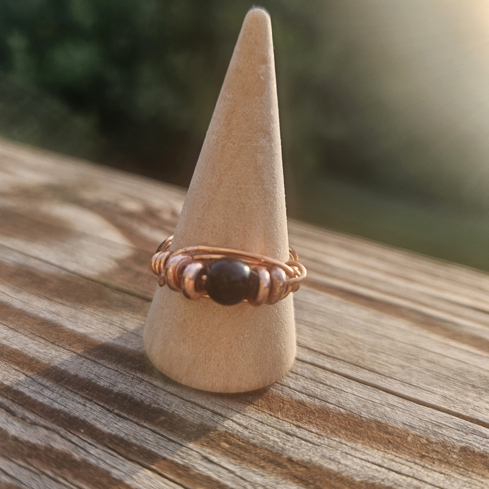 Elegant Gold and Black Beaded Ring